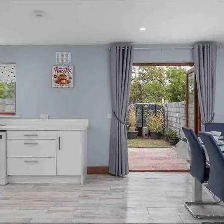 Nyaraló Wonderful Coastal In Town Dingle