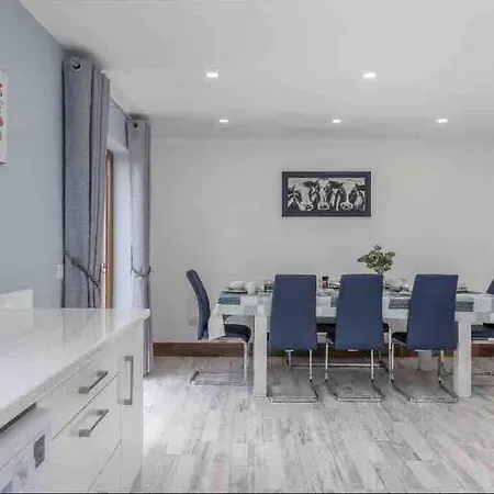 Wonderful Coastal In Town Nyaraló Dingle