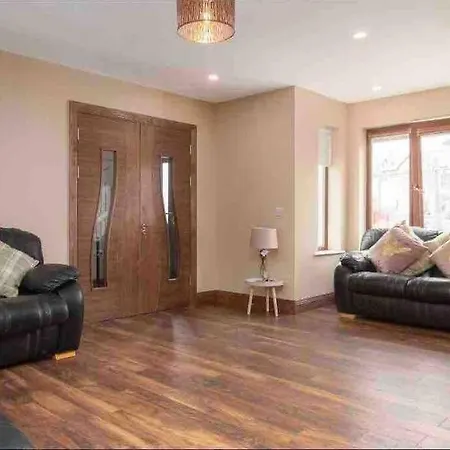 Semesterbostad Wonderful Coastal In Town