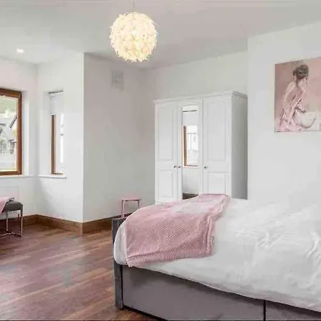 Nyaraló Wonderful Coastal In Town