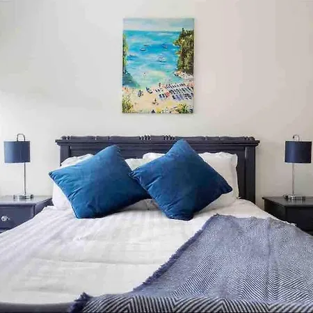 Nyaraló Wonderful Coastal In Town *