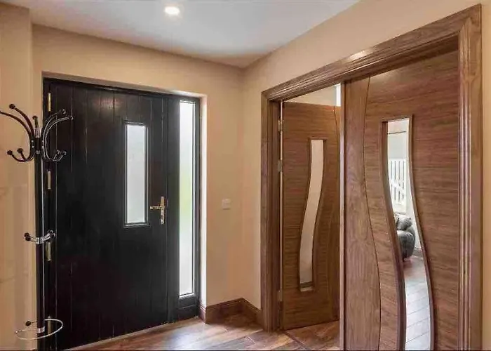 Wonderful Coastal In Town * 丁格尔